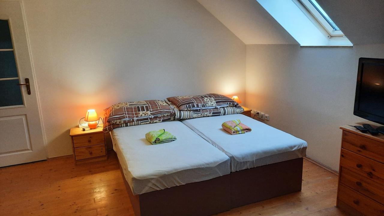 Landhaus Podkrovi V Jihoceskem Statku Nemejice