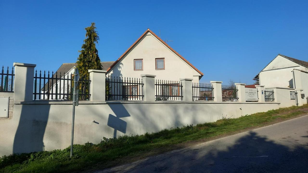 Landhaus Podkrovi V Jihoceskem Statku *